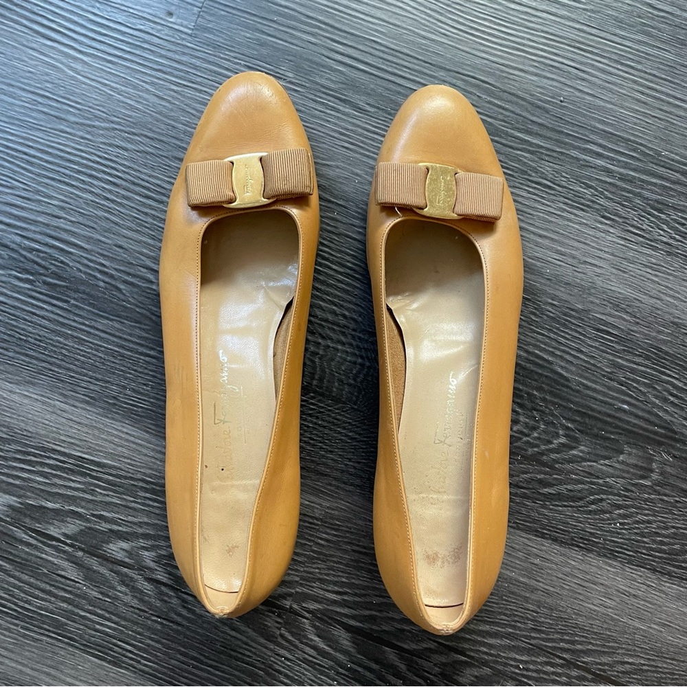 Salvatore Ferragamo Flats with Heel 10.5 / 41